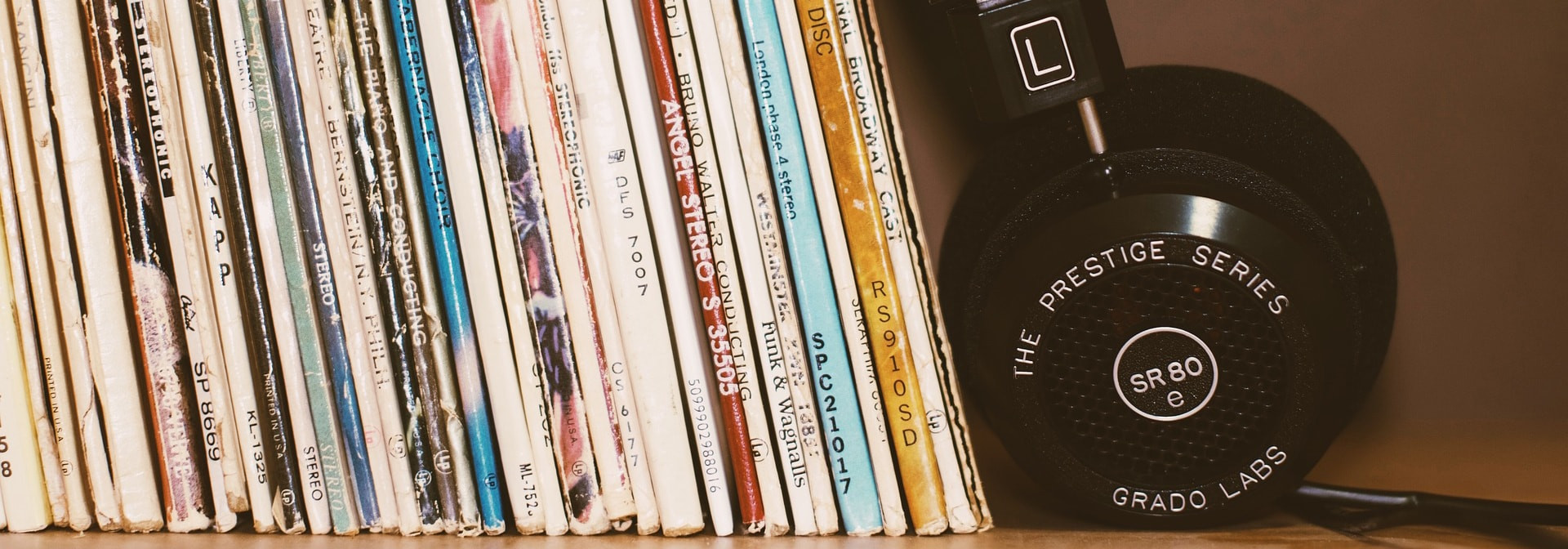 Let’s listen to songs in French!