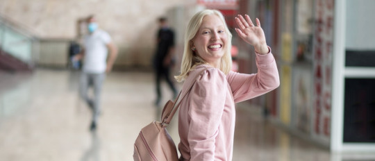 10 ways to say goodbye like a true Frenchman!