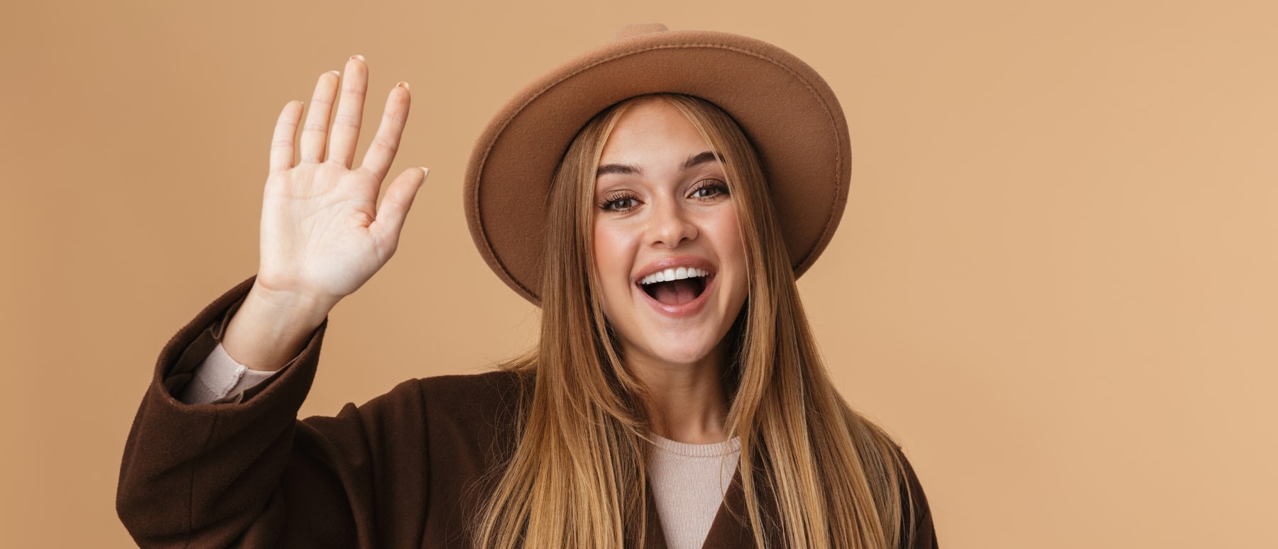 Say hello like a real French person: 10 useful expressions!